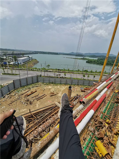 长寿区作业中发生设备损坏或人员意外，责任怎么划分？