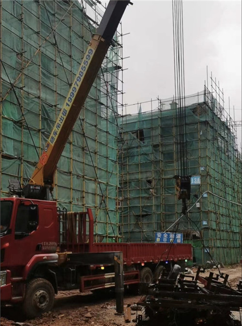 长寿区“慢工细活”—— 吊车的 “微动控制” 技术